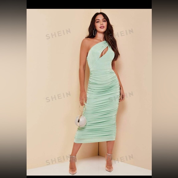 Dress - Picture 6 of 7